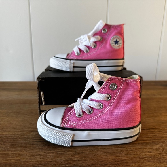 CONVERSE Infant Size 3 PINK - Picture 1 of 3